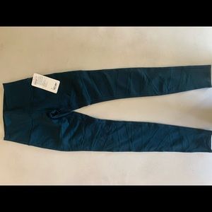 Size 6 lululemon wunder under tech mesh